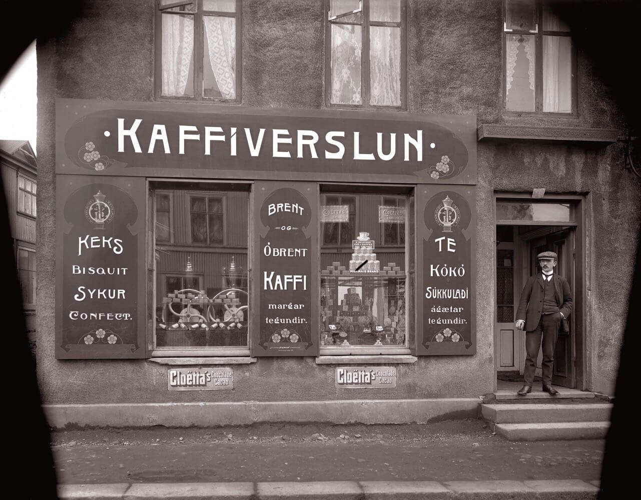 Ljósmynd. Kaffiverslun í byrjun 20 aldar