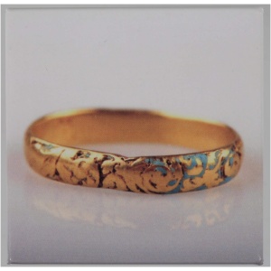 Segull. Gullhringur frá Skriðuklaustri