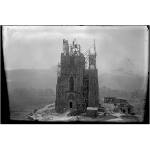 landakotskirkja i byggingu