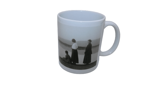 Bolli með ljósmynd konur við Ölfusá eftir Sigríði Zöega